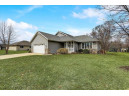 2000 Hilldale Ln, Stoughton, WI 53589