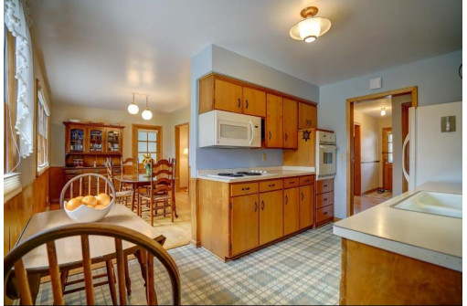 521 Charles Ln, Madison, WI 53711