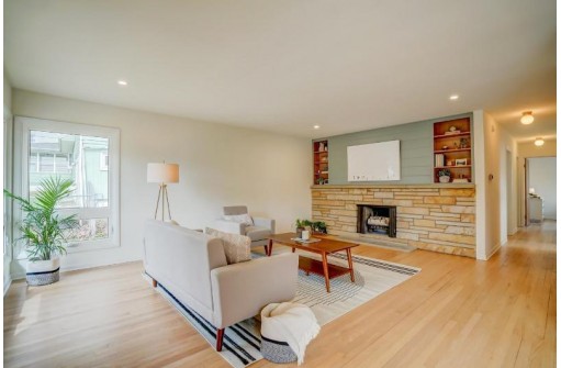 4405 Somerset Ln, Madison, WI 53711