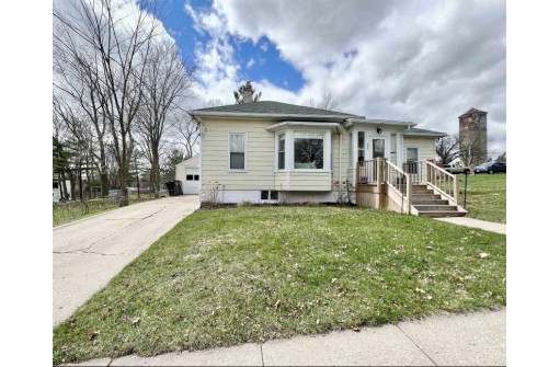 422 Allen St, Clinton, WI 53525-9489