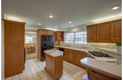 225 Carillon Dr, Madison, WI 53705