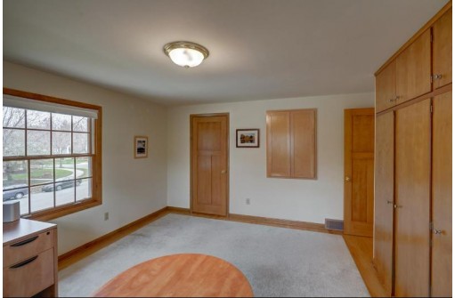 225 Carillon Dr, Madison, WI 53705