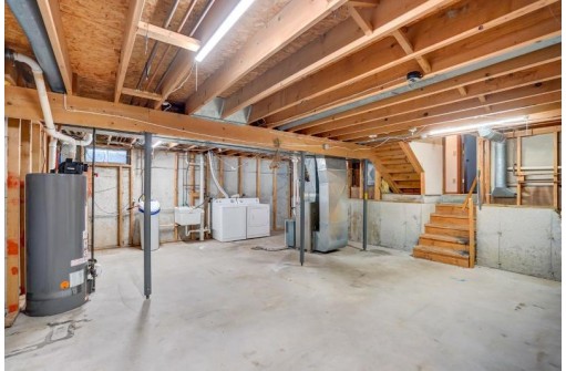 2 Rustic Woods Ct, Madison, WI 53716