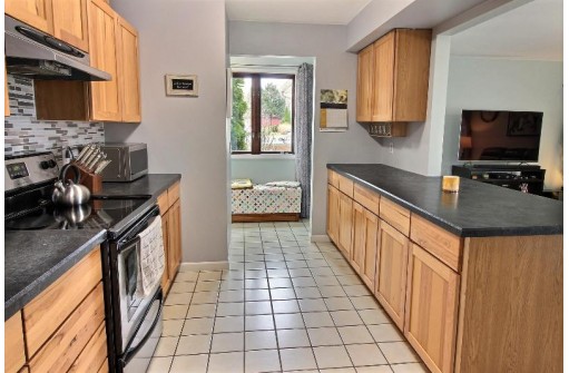 18 N Bartelt Ct 1, Madison, WI 53704