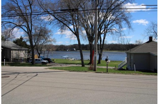 1872 S Shore Dr, Beloit, WI 53511-3446