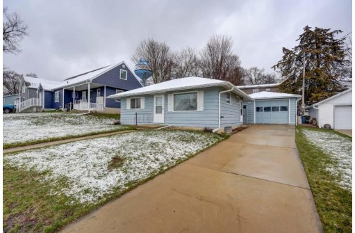 520 Columbia Ave, DeForest, WI 53532