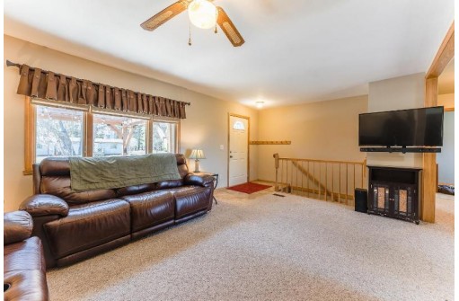 N9910 Pine Aire Dr, Wisconsin Dells, WI 53965