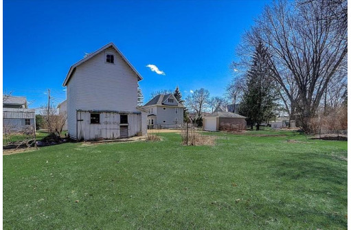 2821 Church St, Cross Plains, WI 53528