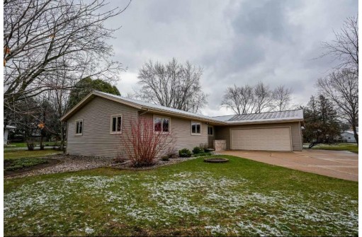 419 Woodward Dr, Sun Prairie, WI 53590