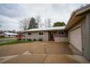 419 Woodward Dr, Sun Prairie, WI 53590