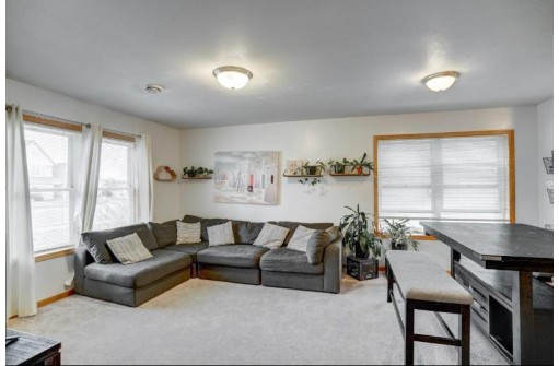 218 S Musket Ridge Dr, Sun Prairie, WI 53590