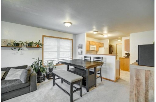 218 S Musket Ridge Dr, Sun Prairie, WI 53590