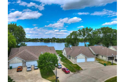 904 Waters Edge Ct, Marshall, WI 53559