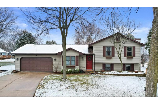 1036 Villa Cir, Sun Prairie, WI 53590