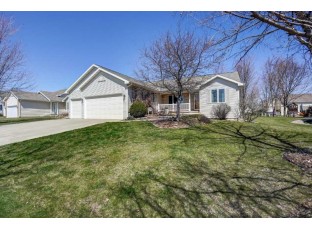 330 Country Clover Dr DeForest, WI 53532