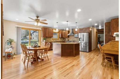 1405 Parmenter St, Middleton, WI 53562