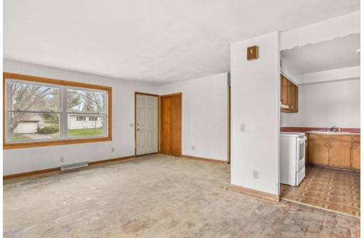 1909 Thackeray Rd, Madison, WI 53704