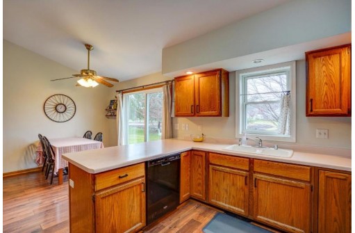 808 W Lexington Pky, DeForest, WI 53532