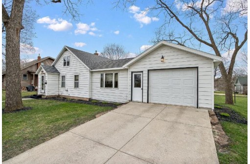 180 Prairie Ave, Prairie Du Sac, WI 53578