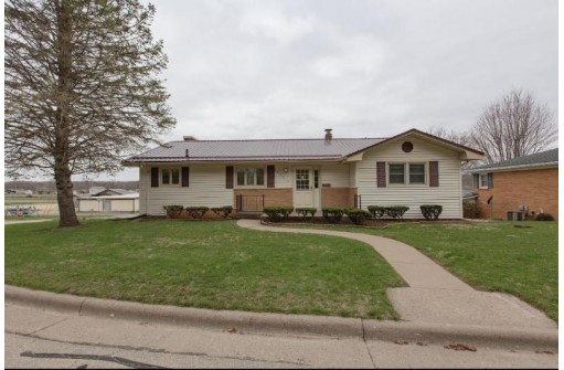 1042 E Bluff St, Cassville, WI 53806