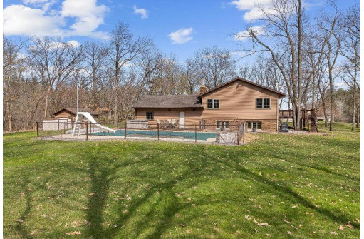 517 Schwantz Rd, Pardeeville, WI 53954