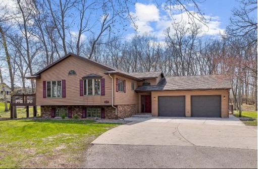 517 Schwantz Rd, Pardeeville, WI 53954