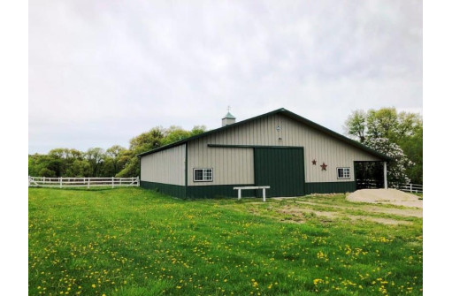 5672 Griffiths Rd, Dodgeville, WI 53533