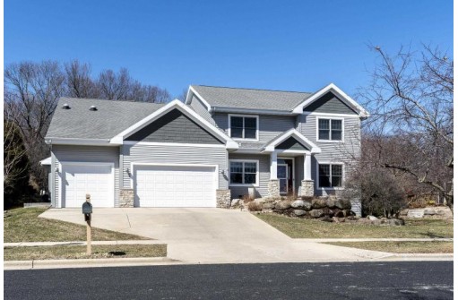 3039 Hartwicke Dr, Fitchburg, WI 53711