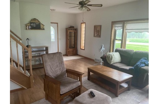 S4452 Grote Hill Rd, Reedsburg, WI 53959