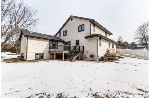 1530 Sunset Ct, Middleton, WI 53562