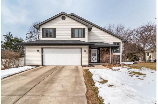 1530 Sunset Ct, Middleton, WI 53562