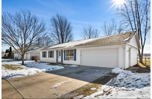 225 W Burbank Ave, Janesville, WI 53546