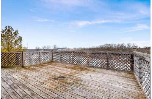 N7383 High Prairie Ln, New Glarus, WI 53574