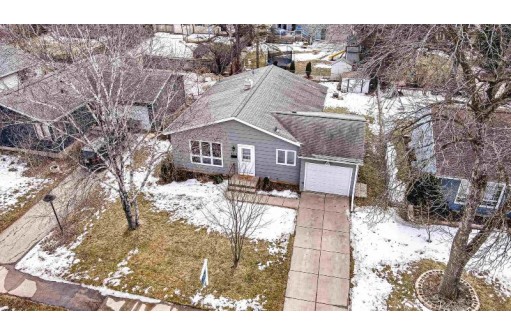 6105 Birch Hill Dr, Madison, WI 53711