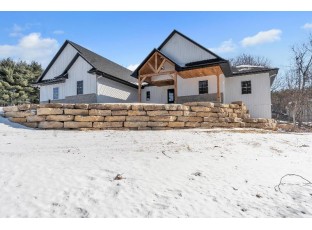 4052 E Stone Ridge Dr Milton, WI 53563-8815