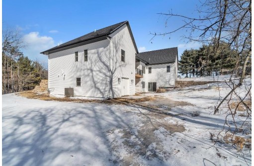 4052 E Stone Ridge Dr, Milton, WI 53563-8815