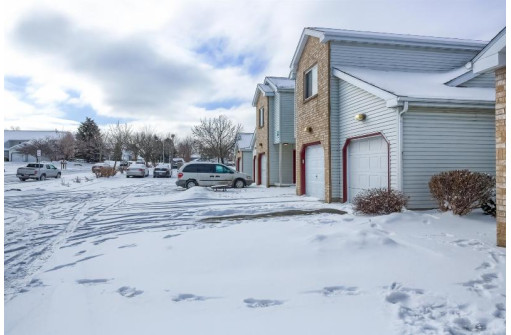 1014 Rockefeller Ln, Madison, WI 53704