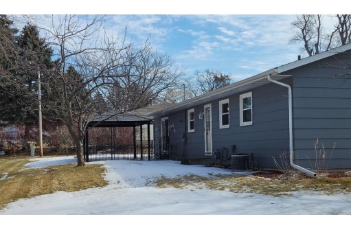 201 E Cherry St, Fox Lake, WI 53933