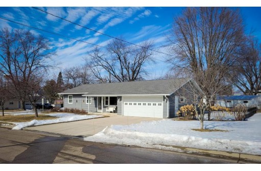 201 E Cherry St, Fox Lake, WI 53933