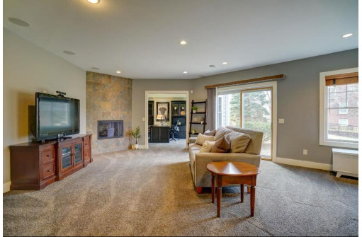 1701 Ashford Ln, Waunakee, WI 53597