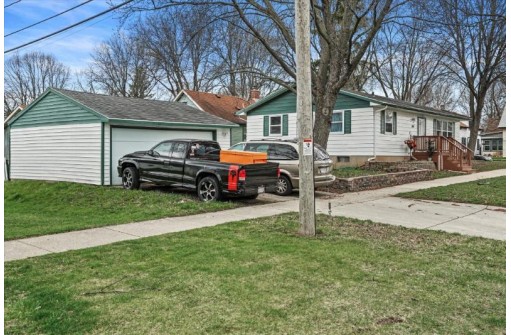 614 North Lawn Ave, Madison, WI 53704