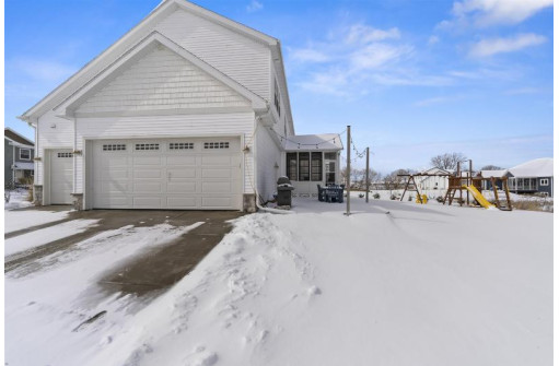 2874 Hazelnut Tr, Sun Prairie, WI 53590