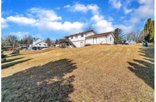 513 12th Ave, New Glarus, WI 53574