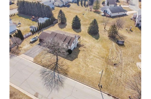 513 12th Ave, New Glarus, WI 53574