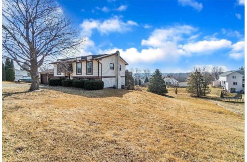 513 12th Ave, New Glarus, WI 53574