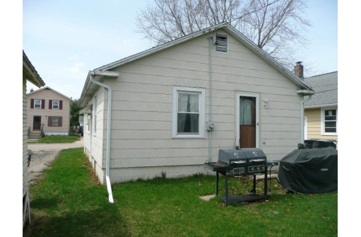 465 S Blackhawk St, Janesville, WI 53545