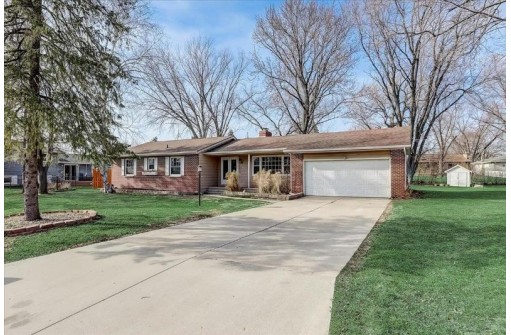 1126 Coral Dr, Sun Prairie, WI 53590