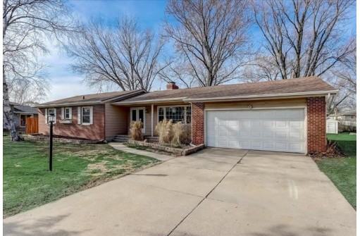 1126 Coral Dr, Sun Prairie, WI 53590