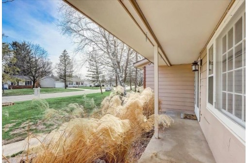 1126 Coral Dr, Sun Prairie, WI 53590