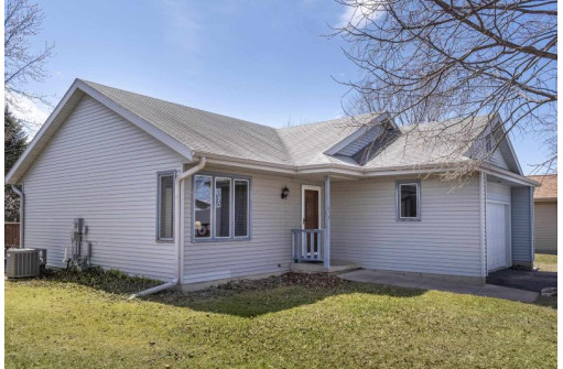 833 W Mohawk Tr, DeForest, WI 53532